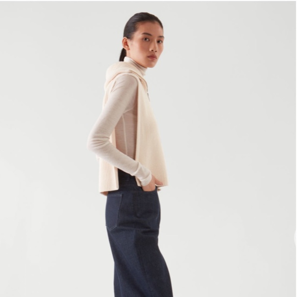 H&M trendy knit zip up with exposed sides in cream